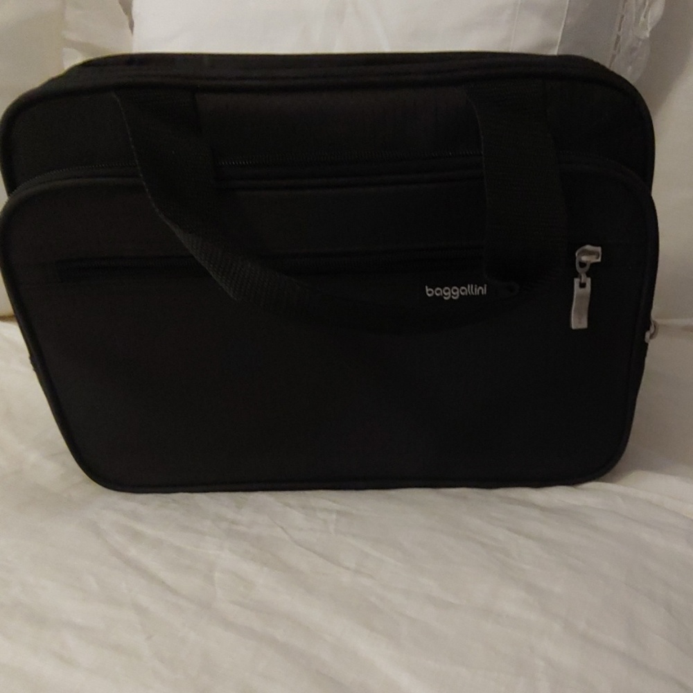 Travel toiletry bag